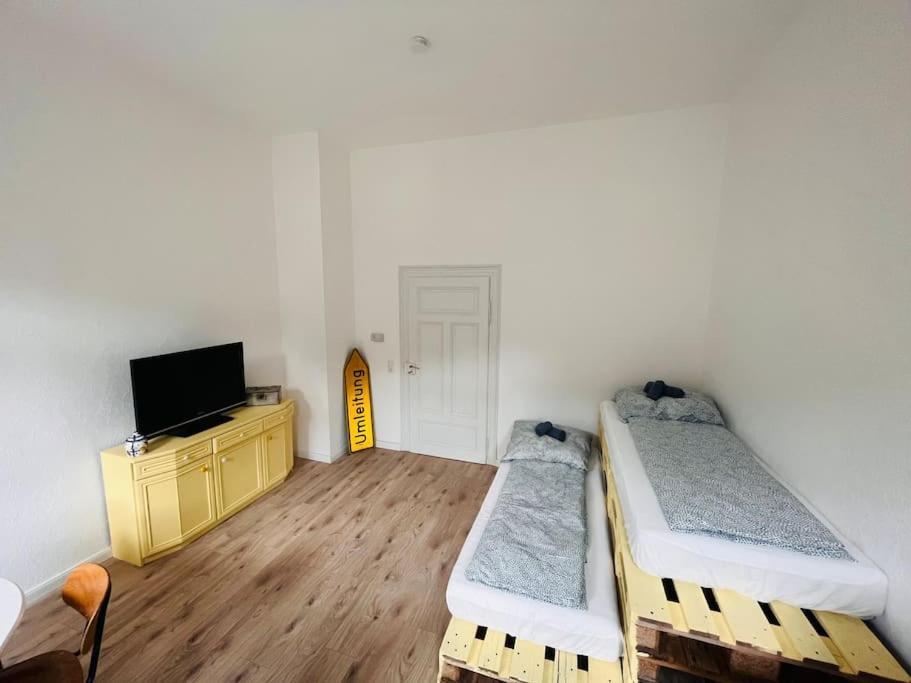 Kuenstlerisches Apartment Карлсруэ Экстерьер фото